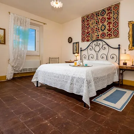 Villa Principi Di 14, Emma *